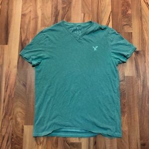 Large AEO Men’s V-Neck